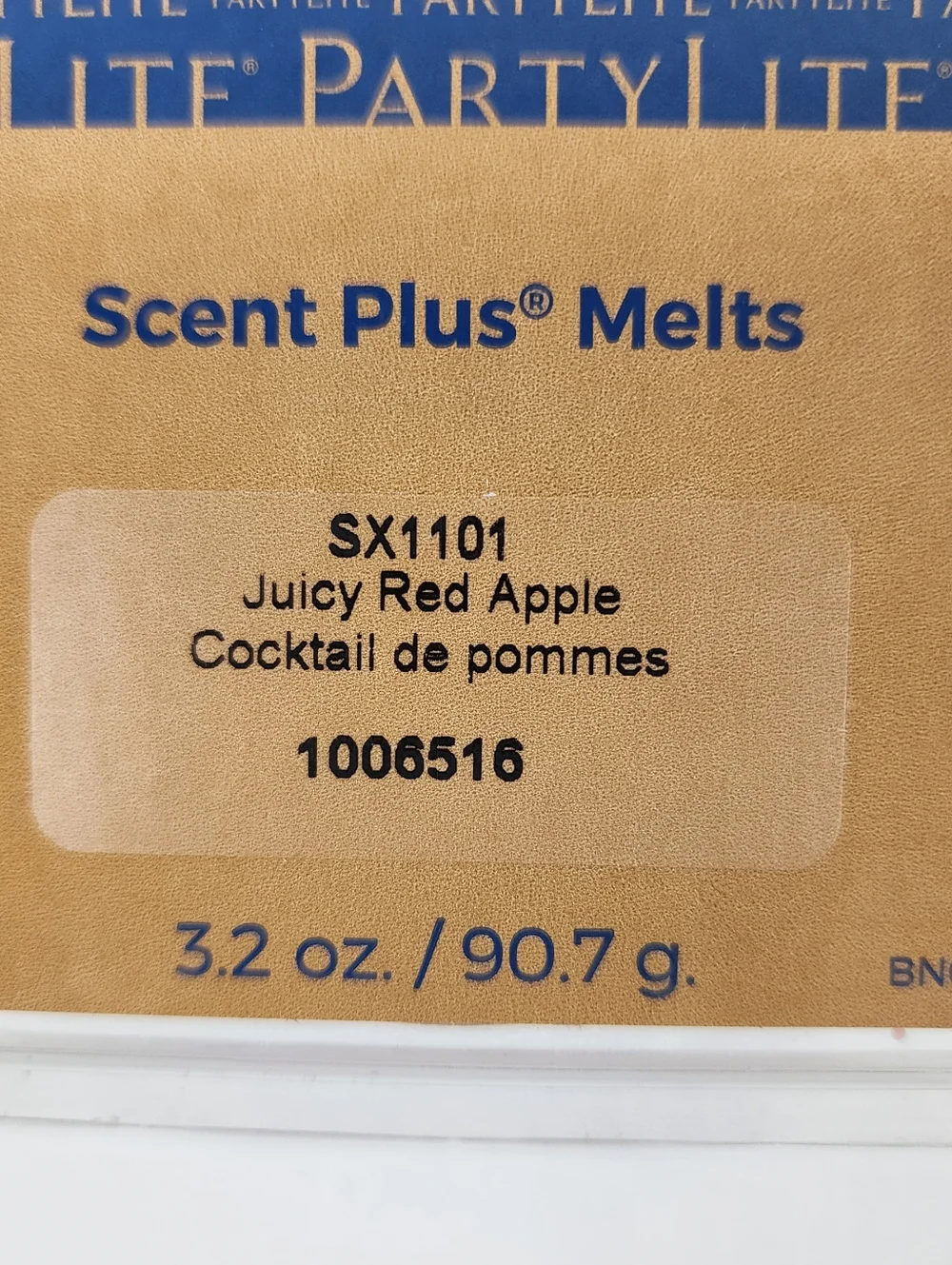 PartyLite Juicy Red Apple & Peppermint Snowflake Scent Melts (3) Pack Bundle - Picture 3 of 5